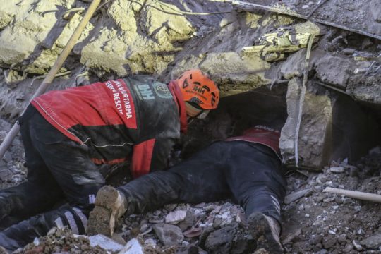 Ολοκληρώνονται οι έρευνες, στους 38 οι νεκροί στην Τουρκία