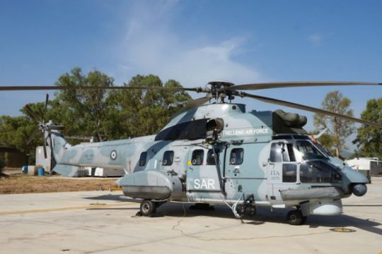 Super Puma της Πολεμικής Αεροπορίας πηγαίνει στην Κίναρο