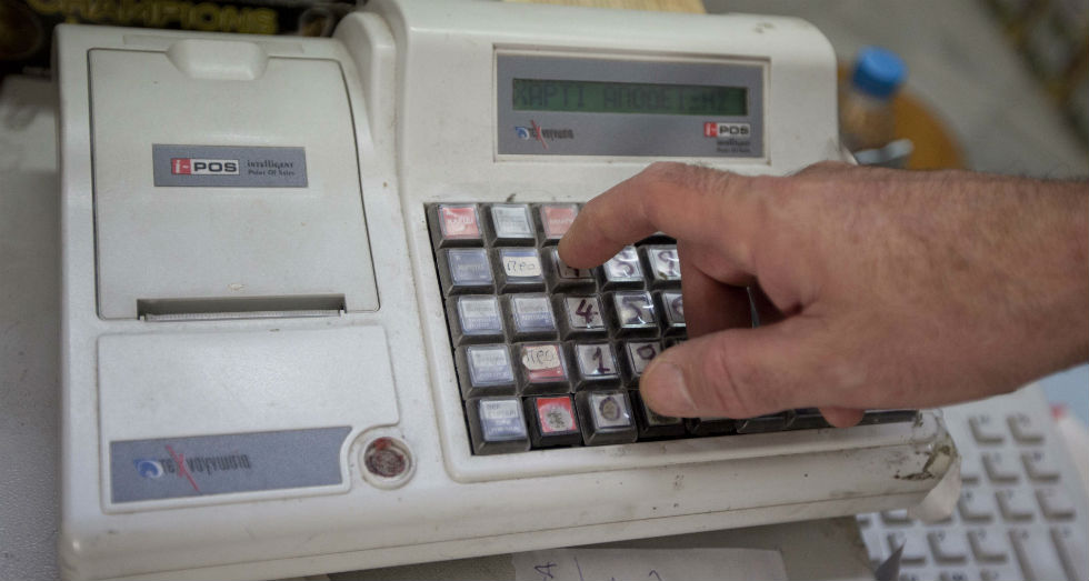 Αποσύρονται οι ταμειακές μηχανές που δεν συνδέονται online με ΑΑΔΕ