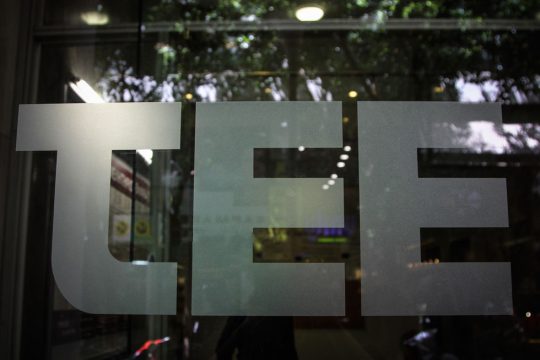 Να αποσύρει το άρθρο 50 καλεί την κυβέρνηση το ΤΕΕ