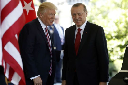 Ίσες αποστάσεις Τραμπ για τα ελληνοτουρκικά