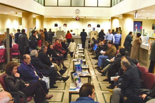 Αγκάθι για τους τραπεζίτες οι 58.000 εκκρεμείς υποθέσεις του ν. Κατσέλη