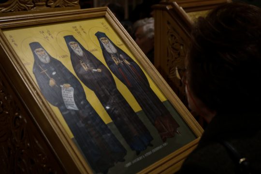 Γιορτή των Τριών Ιεραρχών με ομοφοβικά φυλλάδια και άλλα παρατράγουδα