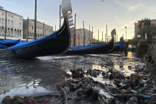 Στέρεψαν κανάλια της Βενετίας δύο μήνες μετά τις σοβαρές πλημμύρες