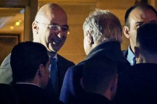 Στην Αθήνα προσγειώθηκε ο Χάφταρ