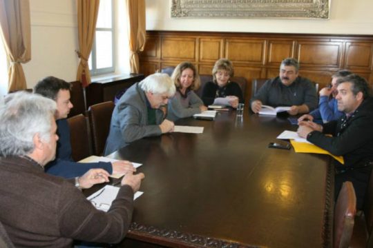 Σύσκεψη με αγροτικούς φορείς στα Χανιά για να προλάβουν τον δάκο