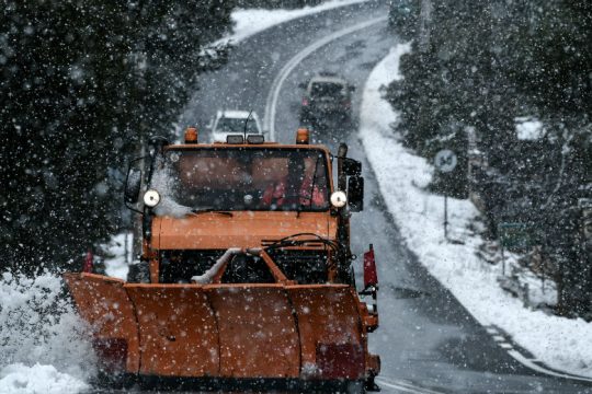 Παγωμένα Θεοφάνεια, με χιόνια και στην Αττική