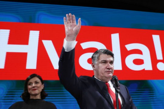 Άνετη νίκη του Ζόραν Μιλάνοβιτς στις προεδρικές εκλογές της Κροατίας