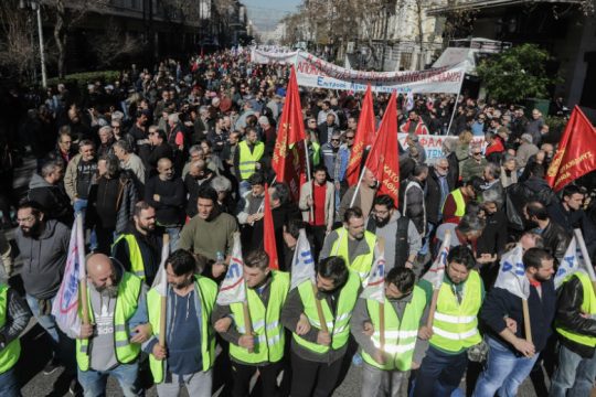 Φωτορεπορτάζ από τις απεργιακές κινητοποιήσεις κατά του ασφαλιστικού