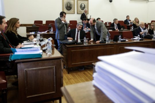 Ποιός δίνει «γραμμή» σε ποιόν για την προανακριτική;