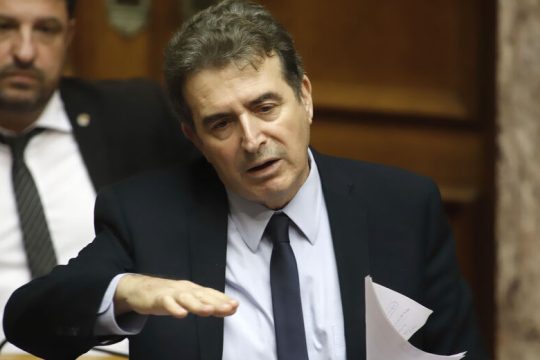 Το ψήφισαν άρον άρον αψηφώντας το Σύνταγμα