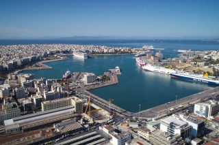 Τρικυμία στο λιμάνι του Πειραιά