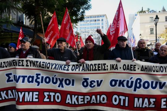 Αγιαστούρα και αλχημείες για αυξήσεις συντάξεων με τον νέο ασφαλιστικό νόμο
