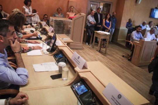 Καταδίκη της Χρυσής Αυγής ζητά ο Δήμος Αθηναίων