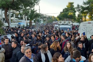 Σε κλοιό διαδηλωτών το συνέδριο της ΓΣΕΕ 