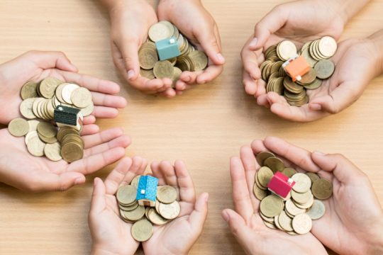 Το ιδιωτικό χρέος και το αλλήθωρο κράτος