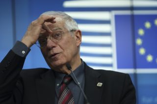 Εμπάργκο στα όπλα, «μπλόκο» στους πρόσφυγες