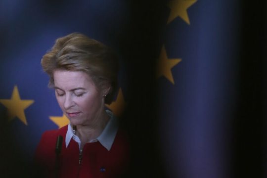 Αντιδράσεις για το στούντιο της Φον ντερ Λάιεν