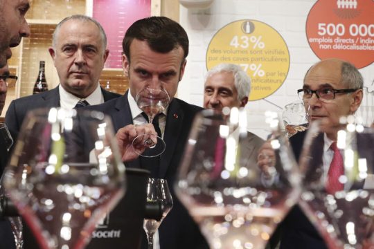 Συνεχίζεται το χάος με τις συντάξεις και το ροζ σκάνδαλο Γκριβό