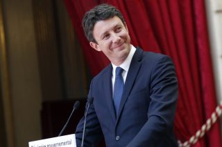 Το σκάνδαλο της κλειδαρότρυπας «δαιμονίζει» τον Μακρόν