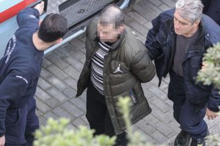 Το δικαστήριο κλητεύει τέσσερις δικηγόρους και ένα στέλεχος της ΕΛ.ΑΣ.