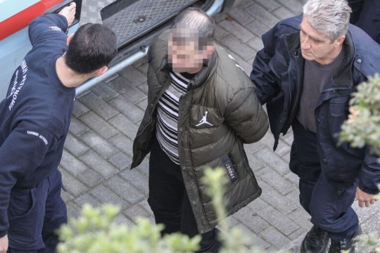 Το δικαστήριο κλητεύει τέσσερις δικηγόρους και ένα στέλεχος της ΕΛ.ΑΣ.