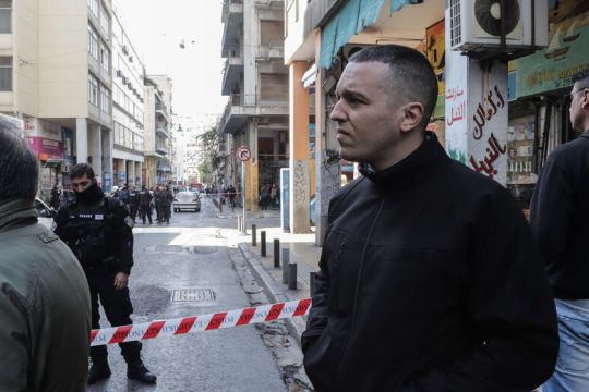 Ενας νεκρός και τρεις τραυματίες σε άγρια συμπλοκή για την επικυριαρχία στην Ομόνοια