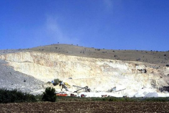 Ερώτηση για το λατομείο της παρανομίας στη Σαλαμίνα