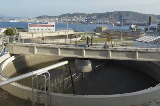 Απευθείας αναθέσεις και παρέλαση συμβούλων