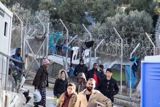 Πολιτικές και τοπικές αντιδράσεις για τις επιτάξεις στα νησιά