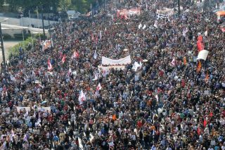Οι διαδηλώσεις στο στόχαστρο της κυβέρνησης