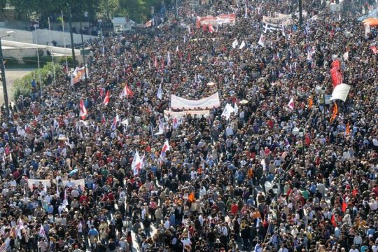 Οι διαδηλώσεις στο στόχαστρο της κυβέρνησης