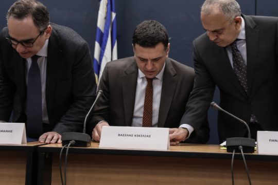 Ο κορονοϊός επελαύνει και ο Κικίλιας… εξουδετερώνει την Πολιτική Προστασία