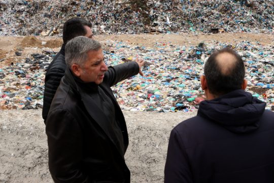 Παιχνίδια πίσω από τη διαχείριση απορριμμάτων