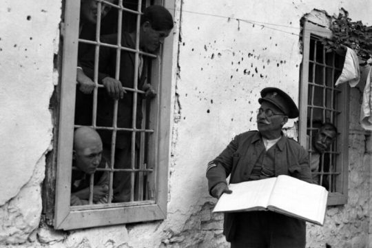 Χαφιές, ρουφιάνος και δημοσιογράφος