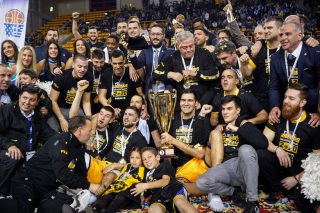 Το στέμμα στη «βασίλισσα»