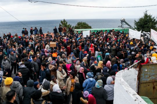 «Ελευθερία» ζητούν οι πρόσφυγες στη Μόρια