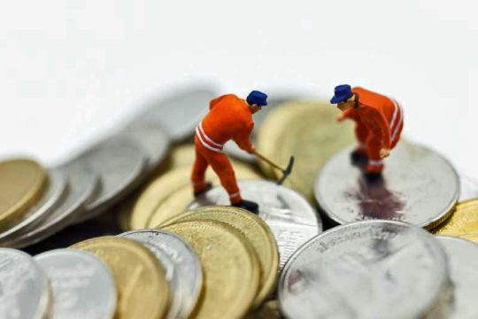 «Πληρώνουμε για εκπαίδευση και πληρώνουν συντάξεις!»