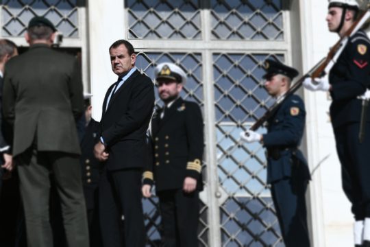 Ο βιολιτζής βαράει φάλτσα