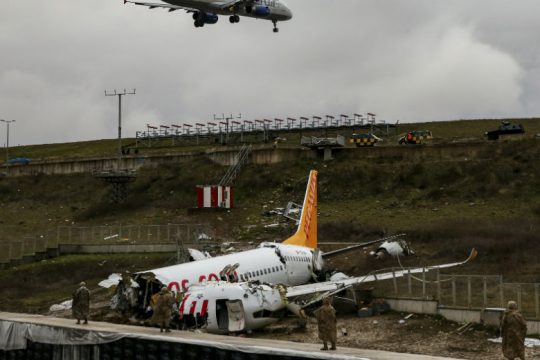 Έρευνα σε βάρος των πιλότων για το αεροπορικό δυστύχημα στην Κωνσταντινούπολη