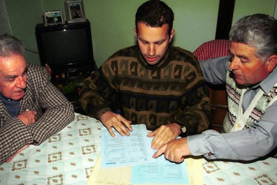 Σεβασμό των δικαιωμάτων της μειονότητας στην Αλβανία ζητά η Κομισιόν