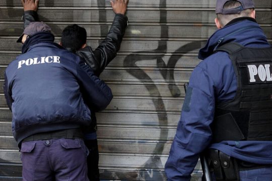 Επιχείρηση για το «θεαθήναι» γύρω από την πλατεία Θεάτρου