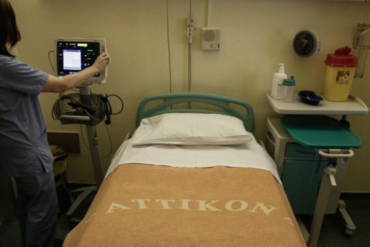 «Ένας κολλάει δύο», λέει ο καθηγητής Τσιόδρας για τον νέο κορονοϊό