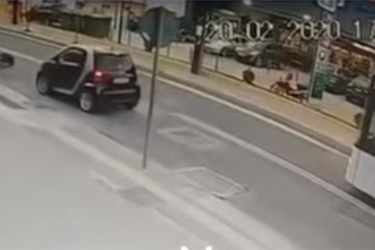 Σοβαρό τροχαίο με παράσυρση μητέρας και παιδιού στο Ρέθυμνο