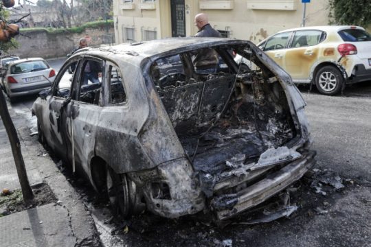 Νέοι εμπρησμοί αυτοκινήτων σε Χαϊδάρι και Νέα Φιλαδέλφεια