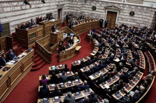 Η… 13η σύνταξη χρηματοδοτεί τις μικρές «αυξήσεις»