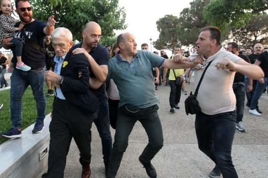 Από αναβολή σε αναβολή