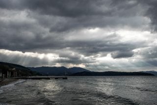 Φθινοπωρινό το σκηνικό του καιρού με βροχές, καταιγίδες, αλλά και μικρή άνοδο θερμοκρασίας