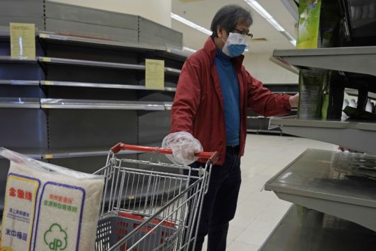 Ταχεία η εξάπλωση του κορονοϊού, αυξάνεται η ανησυχία