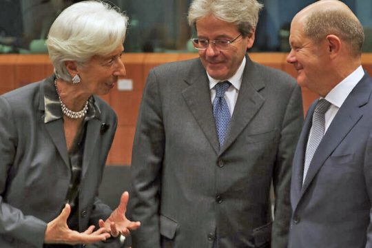 Σκοντάφτει η μείωση των πρωτογενών πλεονασμάτων